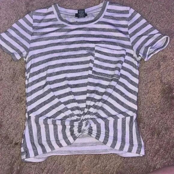 Rue 21 cute shirt, size size small with twist and front and pocket - Picture 1 of 5
